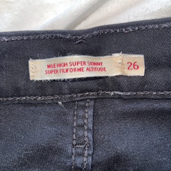 Black super high rise ripped skinny jeans from Levi’s - Picture 4 of 6